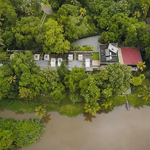 4* Resort S River